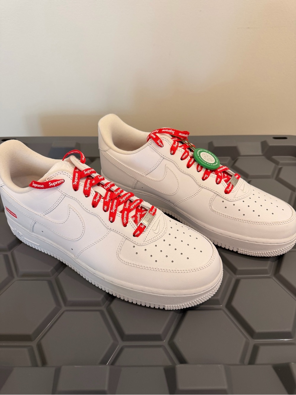Nike Air Force 1 Low x Supreme - White with Red Laces - NWT - Size 11